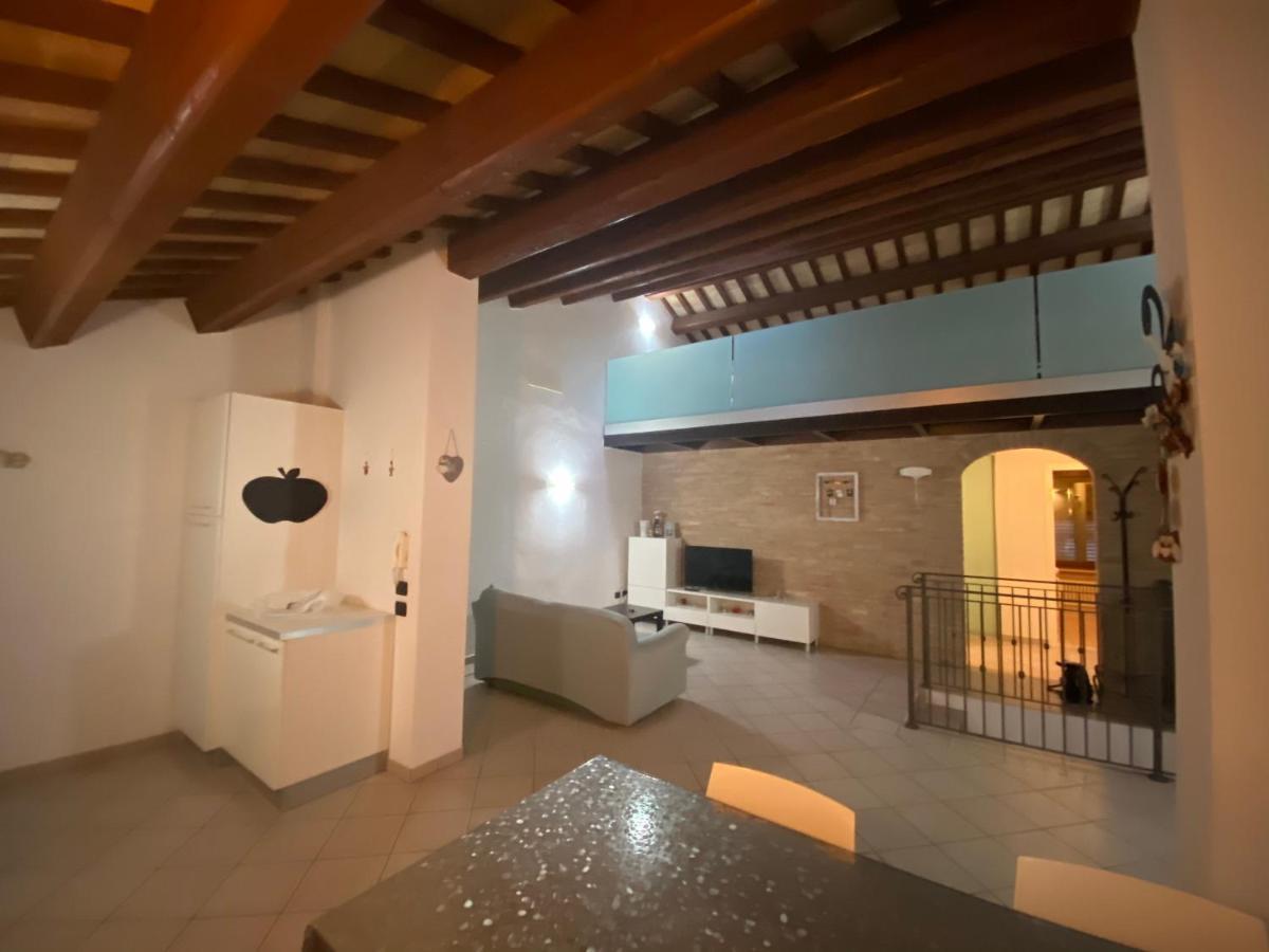 Ferienwohnung Casa Di Adele Chiaravalle Marche Exterior foto